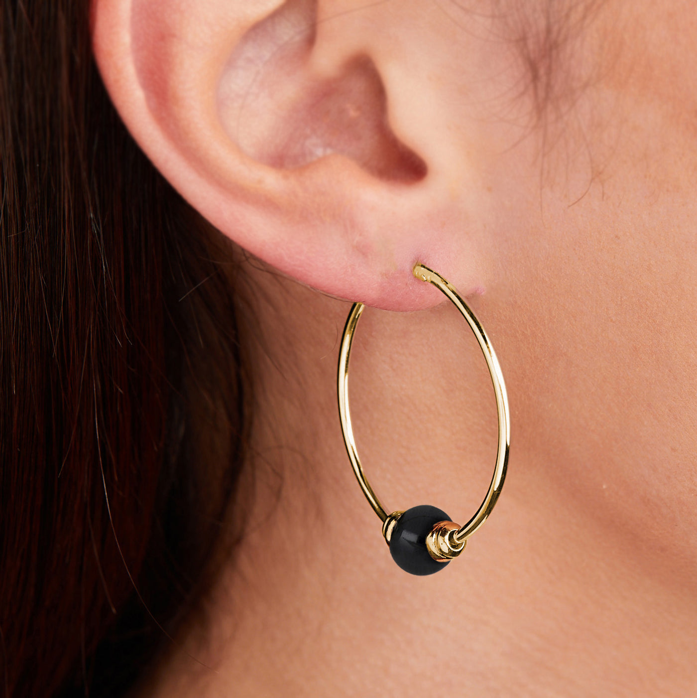 Pérola Collection - Black Onyx Large Hoop Gold Earrings